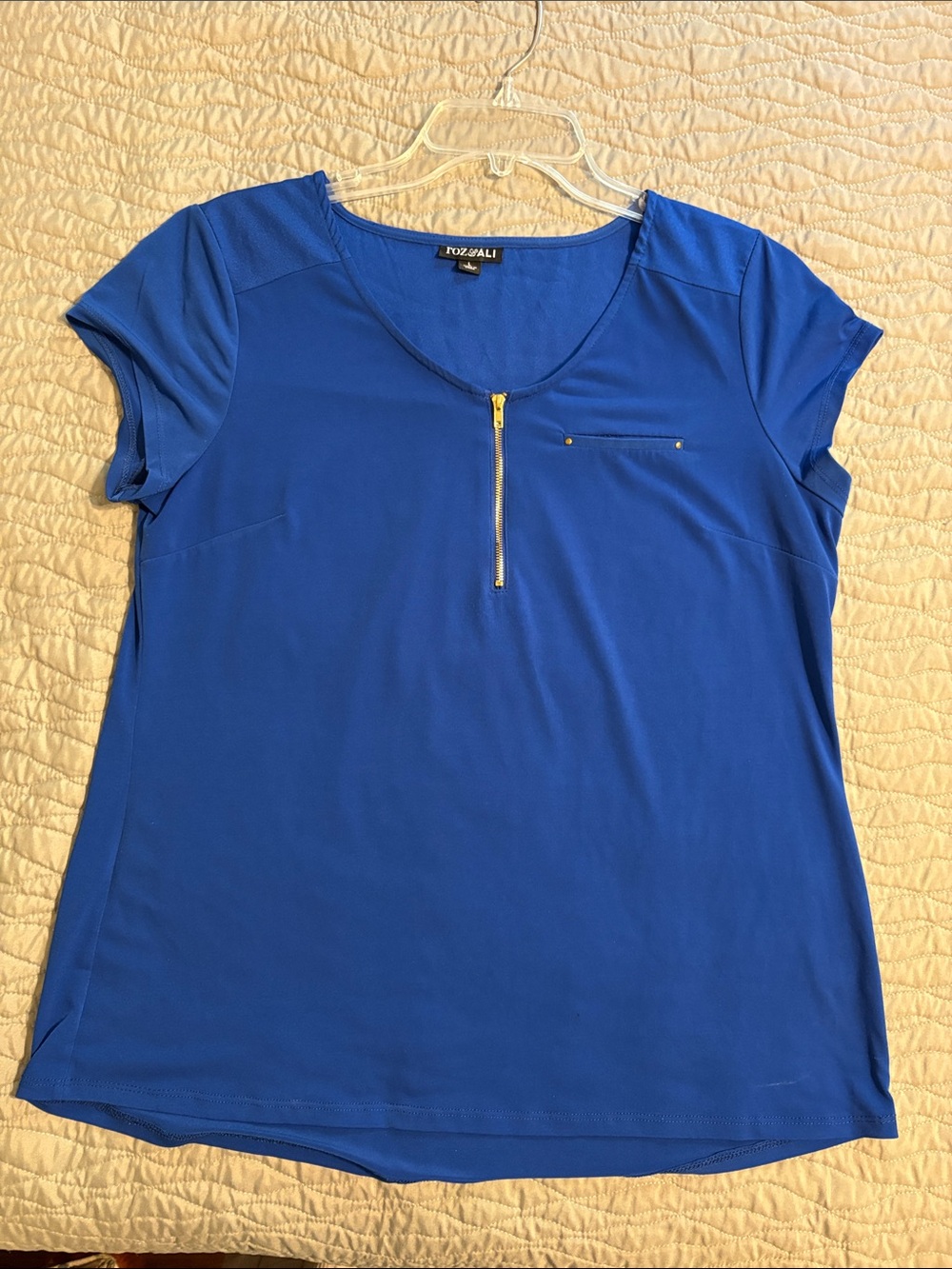 Roz & Ali Royal Blue Zip Front Top Size Large Gold Hardware Short Sleeve
